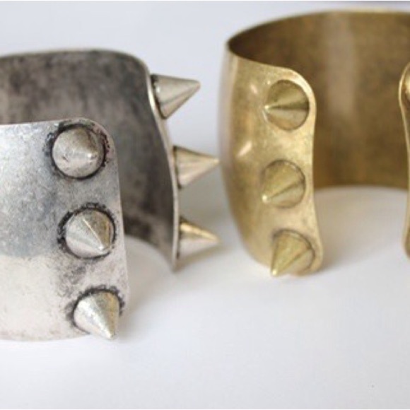 Spike Cuff Bracelet (available in gold only!) - Picture 5 of 9